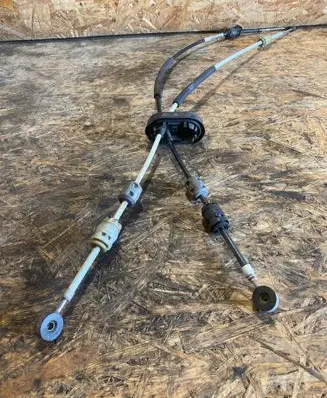 Opel Astra J Gear shift cable linkage 55563703