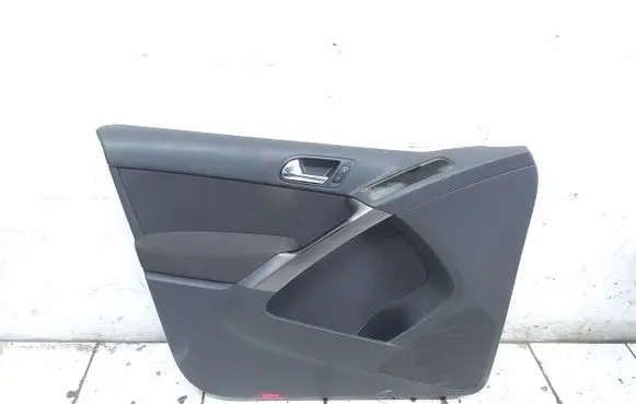 Volkswagen Tiguan Front door card panel trim 5N1837113F
