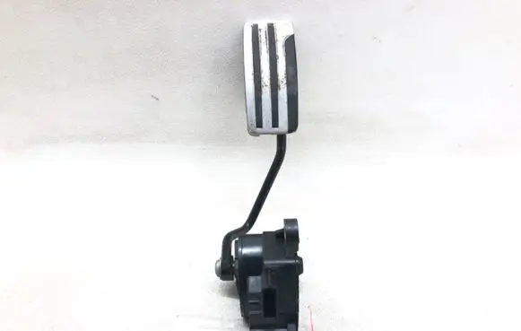 Nissan Sentra B16 Accelerator throttle pedal 18002ET80C