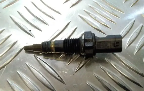 BMW 1 E81 E87 Coolant temperature sensor 779795702