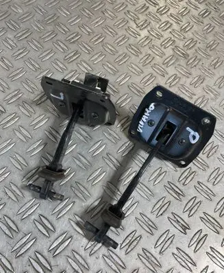 Opel Vivaro Front door check strap stopper 9809831880
