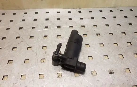 Ford Focus Windscreen/windshield washer pump BV6117K624BA