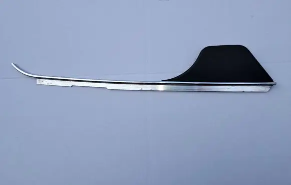 Mercedes-Benz W123 Cover in windowsill 1236920282