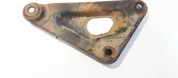 Opel Zafira A Engine mounting bracket