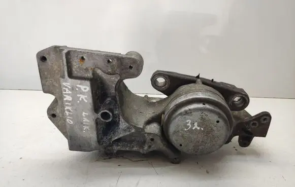 Nissan Qashqai Engine mount bracket 11220JD700