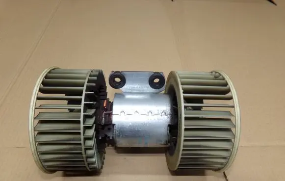 BMW 5 E39 Heater fan/blower 8372493