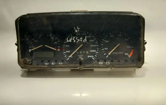 Volkswagen PASSAT B3 Speedometer (instrument cluster) 5220029100