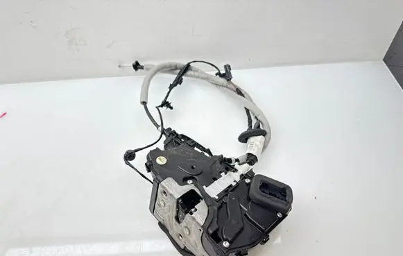 Volkswagen Golf VIII Front door lock 5H0972692C
