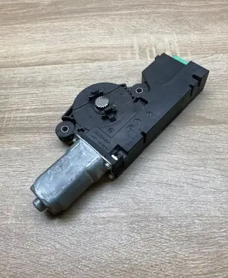 Honda Accord Front door window regulator motor 12VWR52