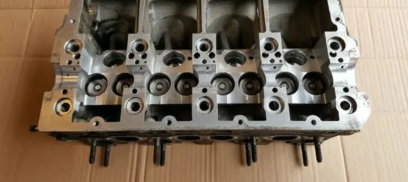 Volkswagen PASSAT B6 Engine head 038103373R