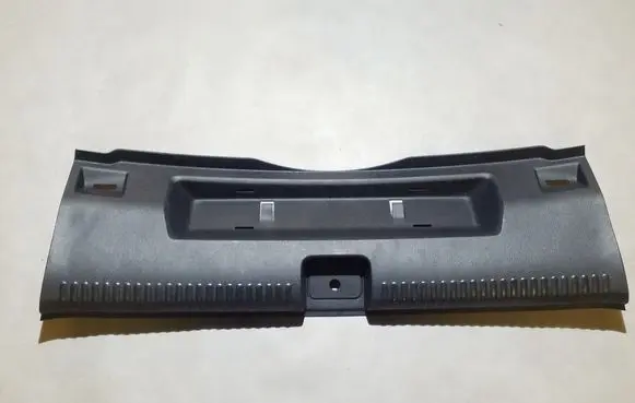 Trunk/boot sill cover protection