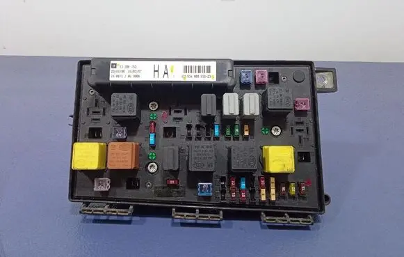 Opel Astra H Fuse box set 13206753
