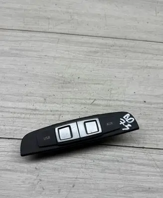 Seat Leon (1P) AUX in-socket connector 1P0035726A