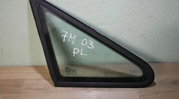 Volkswagen Sharan Front triangle window/glass 