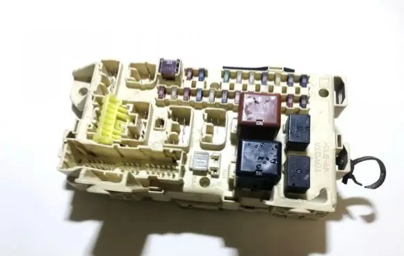 Toyota Avensis Verso Fuse box set 8922144030 89221-44030