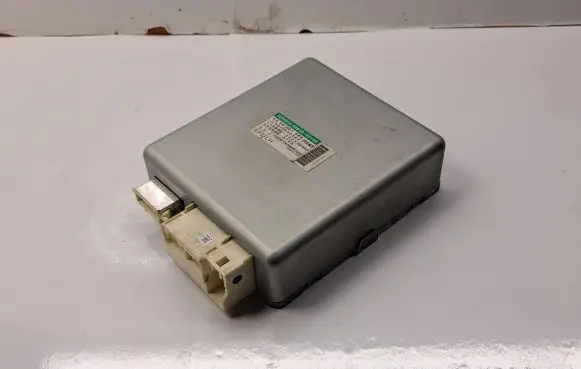 Toyota Avensis T270 Power steering control unit/module 8965005100 2250000790