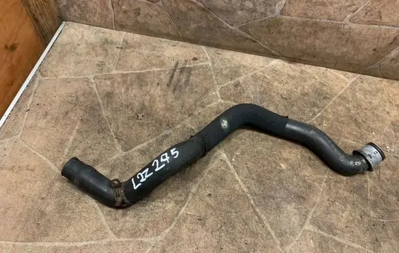 Mercedes-Benz C W204 Engine coolant pipe/hose A2045017182