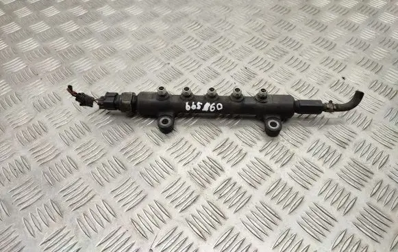 Toyota Avensis T250 Fuel main line pipe 05H31