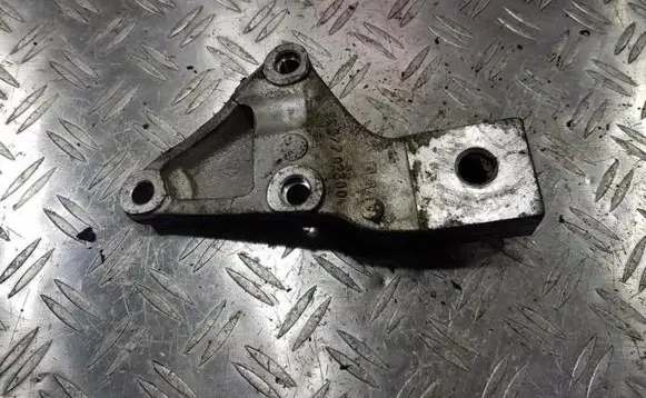 Citroen Xsara Picasso Engine mounting bracket 9637792380