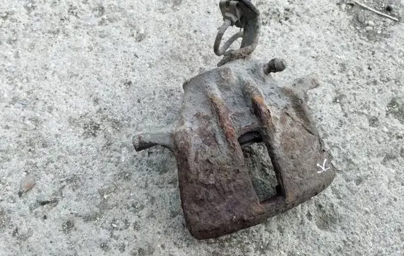 Volkswagen PASSAT B3 Front brake caliper