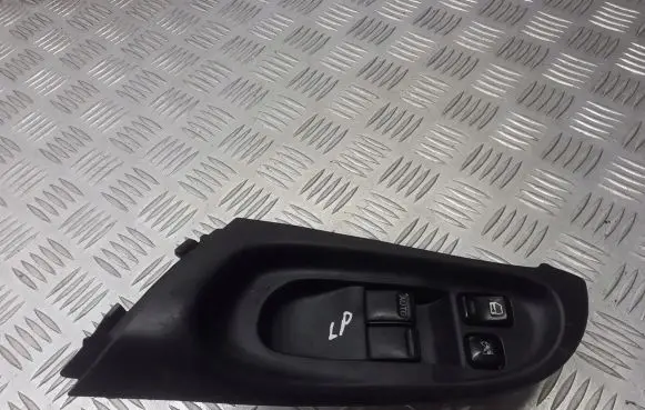 Nissan Almera N16 Electric window control switch 80961BM500