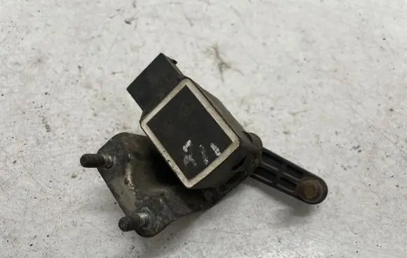 Mercedes-Benz E W211 Headlight/headlamp level sensor A0105427717