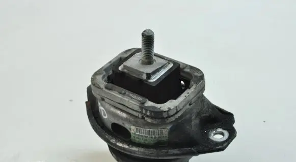 Land Rover Discovery 4 - LR4 Engine mount bracket AH226A003BA