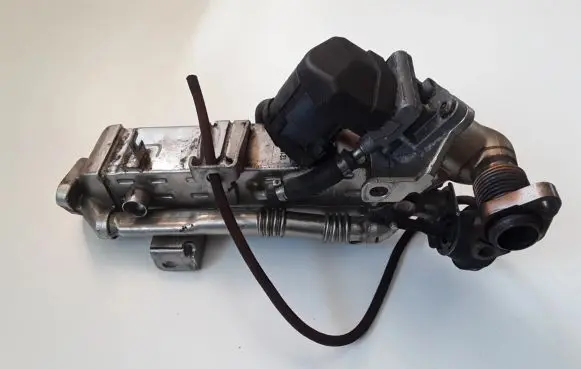 BMW 5 F10 F11 EGR valve cooler 7823210