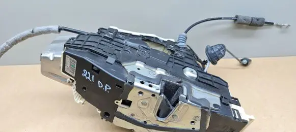 Mercedes-Benz S W221 Front door lock A2217202835