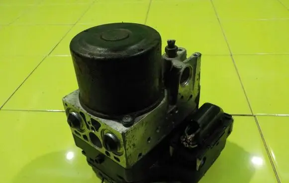 Subaru B9 Tribeca ABS Pump 1338007131