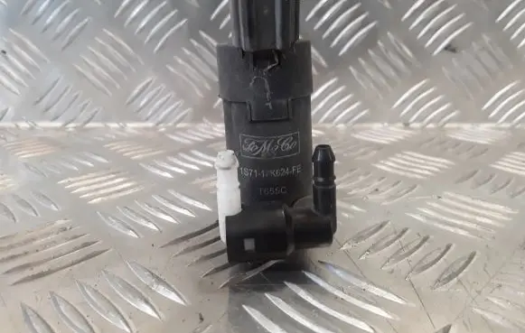 Volvo XC70 Windscreen/windshield washer pump