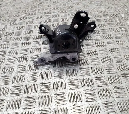 Toyota C-HR I Engine mount bracket