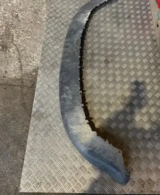 Front bumper lip