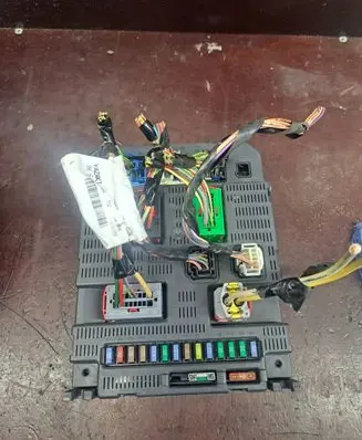 Peugeot 207 Fuse module 9663798280 BSI2004P0600