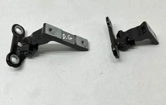 Rear door hinge set