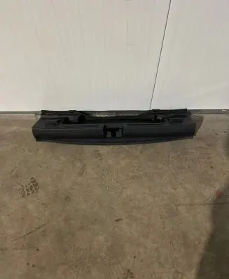 Trunk/boot sill cover protection