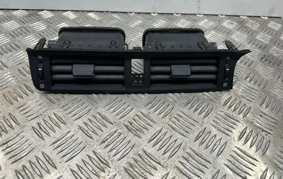 Lexus CT 200H Dash center air vent grill 5567076020 5568576020