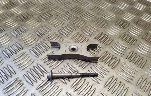 Audi TT TTS Mk2 Fuel Injector clamp holder 03L216A