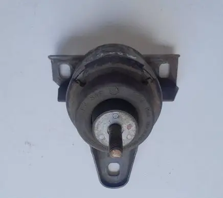 Ford Mondeo MK II Engine mount bracket 97BB6038BC