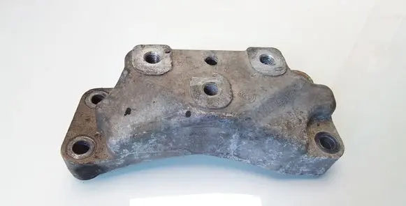 Volkswagen Touran I Engine mounting bracket 1K0199117
