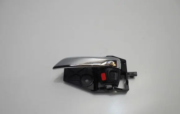 Suzuki SX4 S-Cross Front door interior handle 
