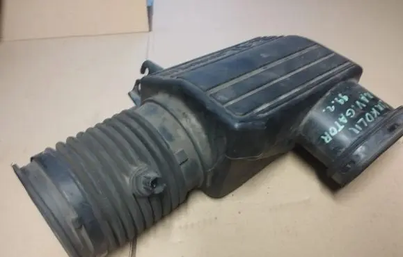 Lincoln Navigator Intake resonator XL7U9F805AA