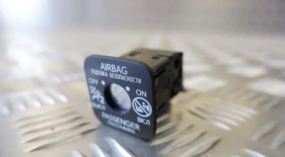 Toyota Prius (XW50) Passenger airbag on/off switch 6906512460