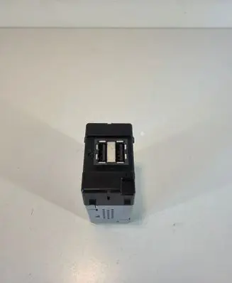 Volvo XC40 USB socket connector 10R053559 31407038 A2C7572930000