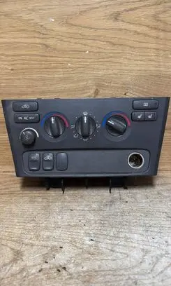 Volvo V70 Climate control unit 8651240