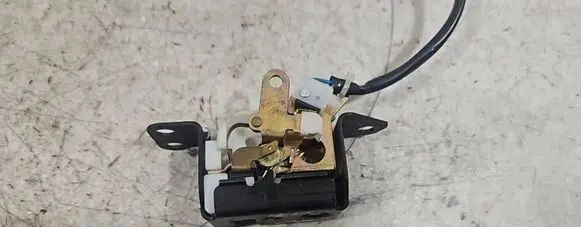 Honda CR-V Loading door lock 