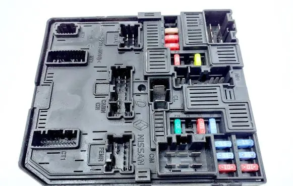 Nissan Pulsar Fuse module 284B73ZL0A
