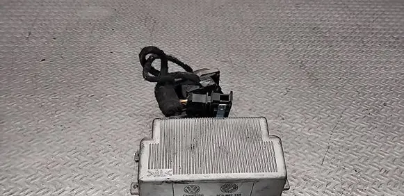 Volkswagen PASSAT B6 Voltage converter inverter 3C0907155