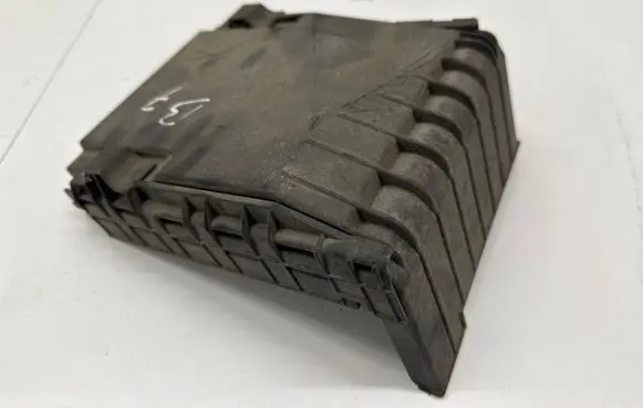 Volkswagen PASSAT B7 Fuse box cover 1K0937132F