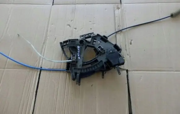 Suzuki SX4 Tailgate/trunk/boot open switch 3951079J02